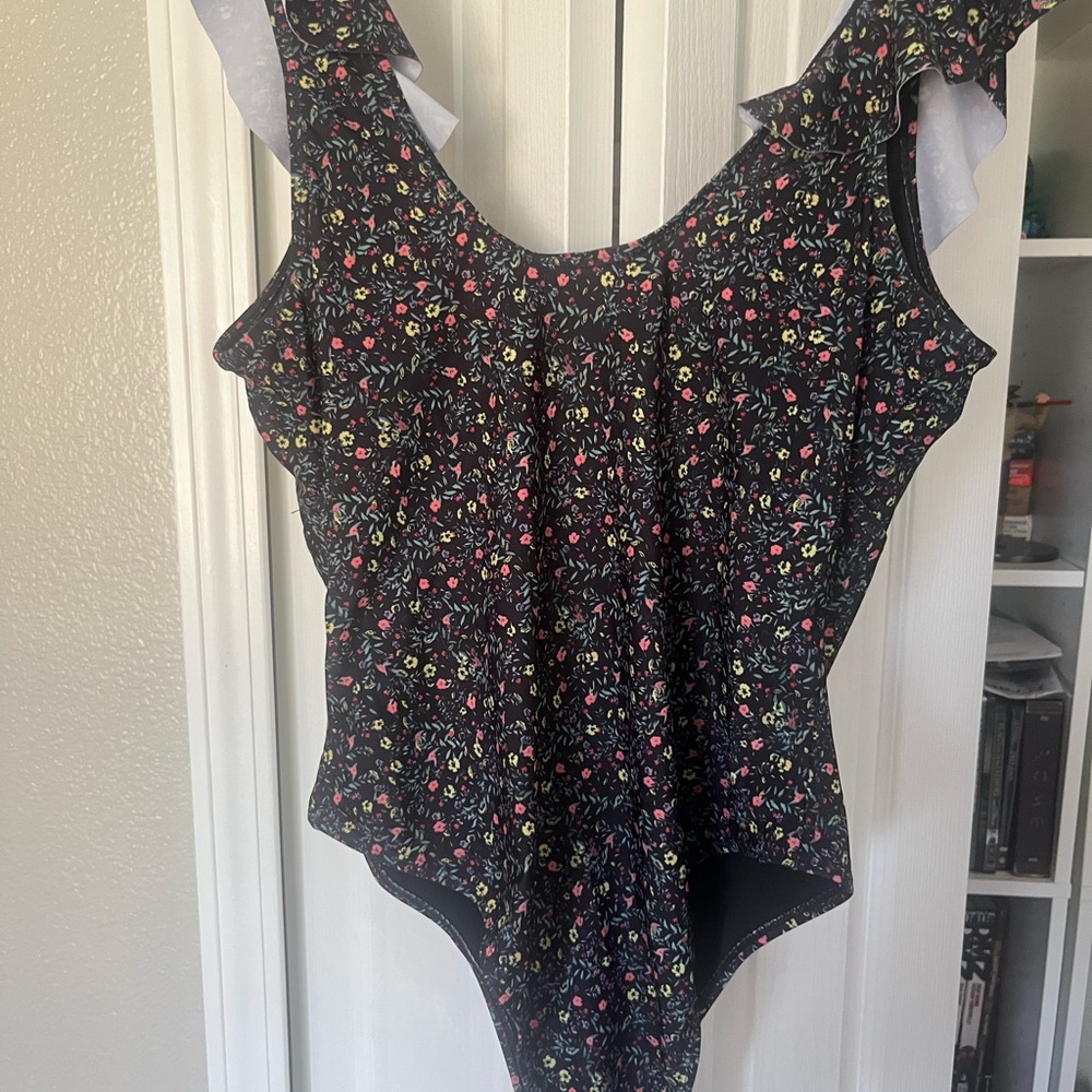 Floral Ruffle One-Piece Swimsuit - Picture 5 of 5